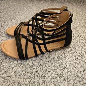 Journee Collection Black Gladiator Strappy Sandals, Size 10 Casual Flats Zipper